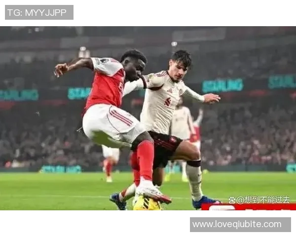 足球明星化身搞笑角色挑战极限趣味视频引发网友热议